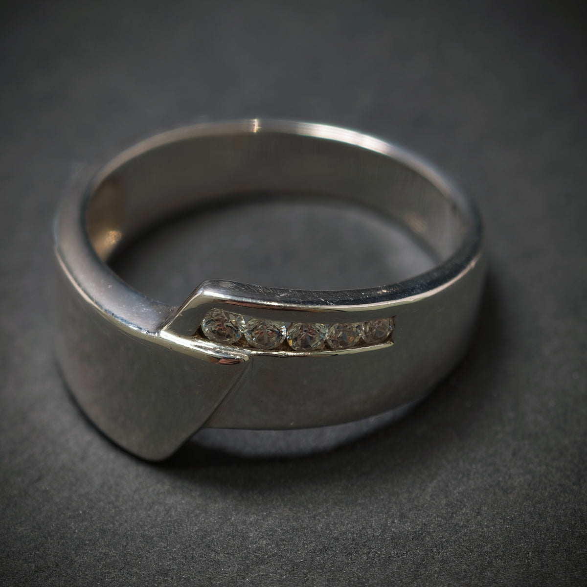 Ring 925/- Silber mit 5 Zirkonias