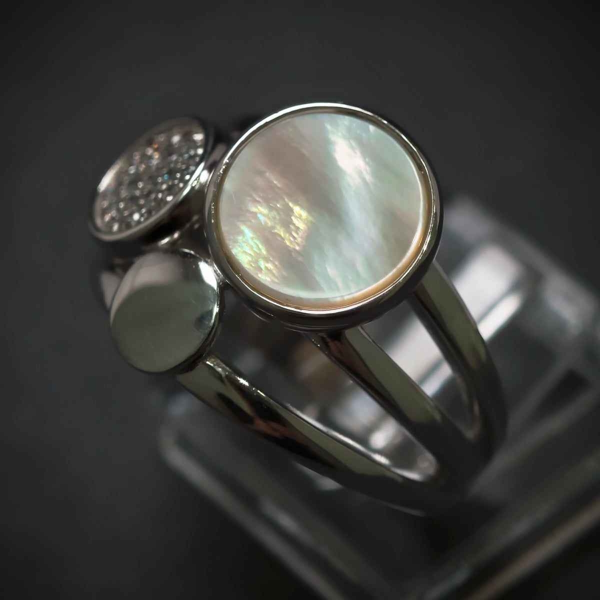Ring 925/- Silber mit 1 Perlmuttplatte und 19 Zirkonias