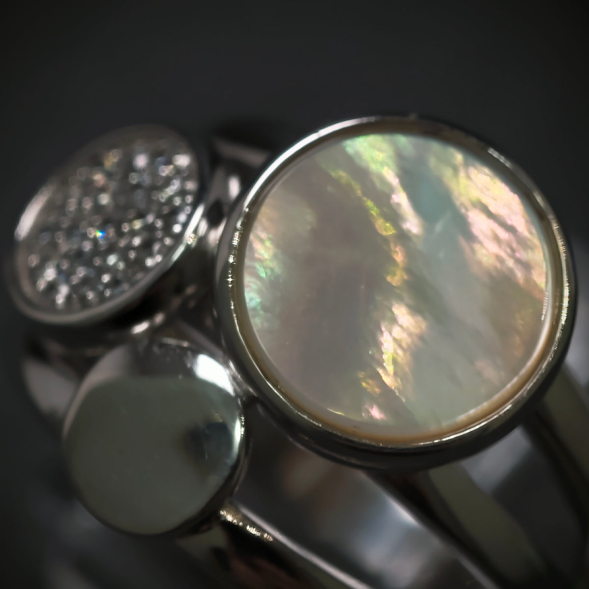 Ring 925/- Silber mit 1 Perlmuttplatte und 19 Zirkonias