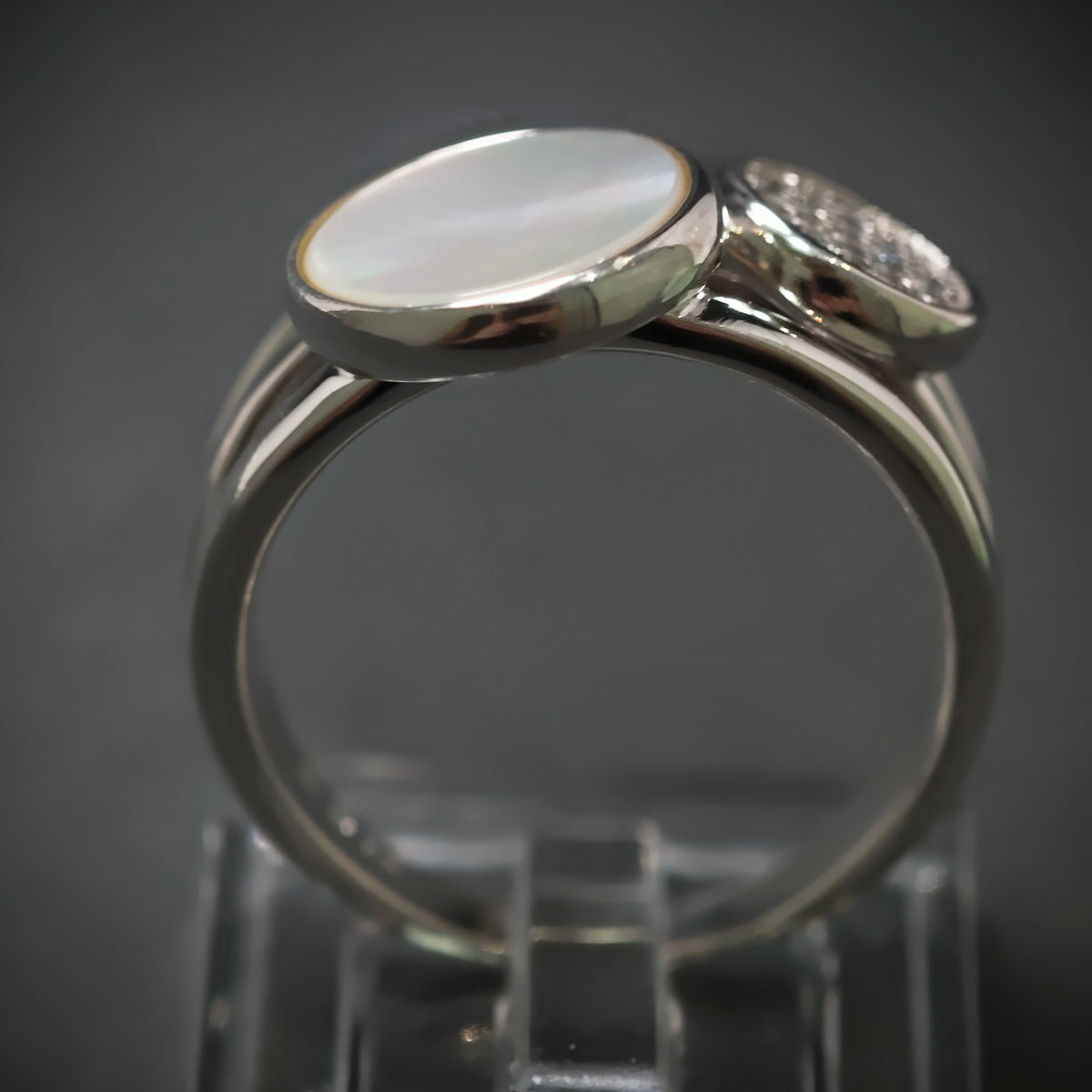 Ring 925/- Silber mit 1 Perlmuttplatte und 19 Zirkonias