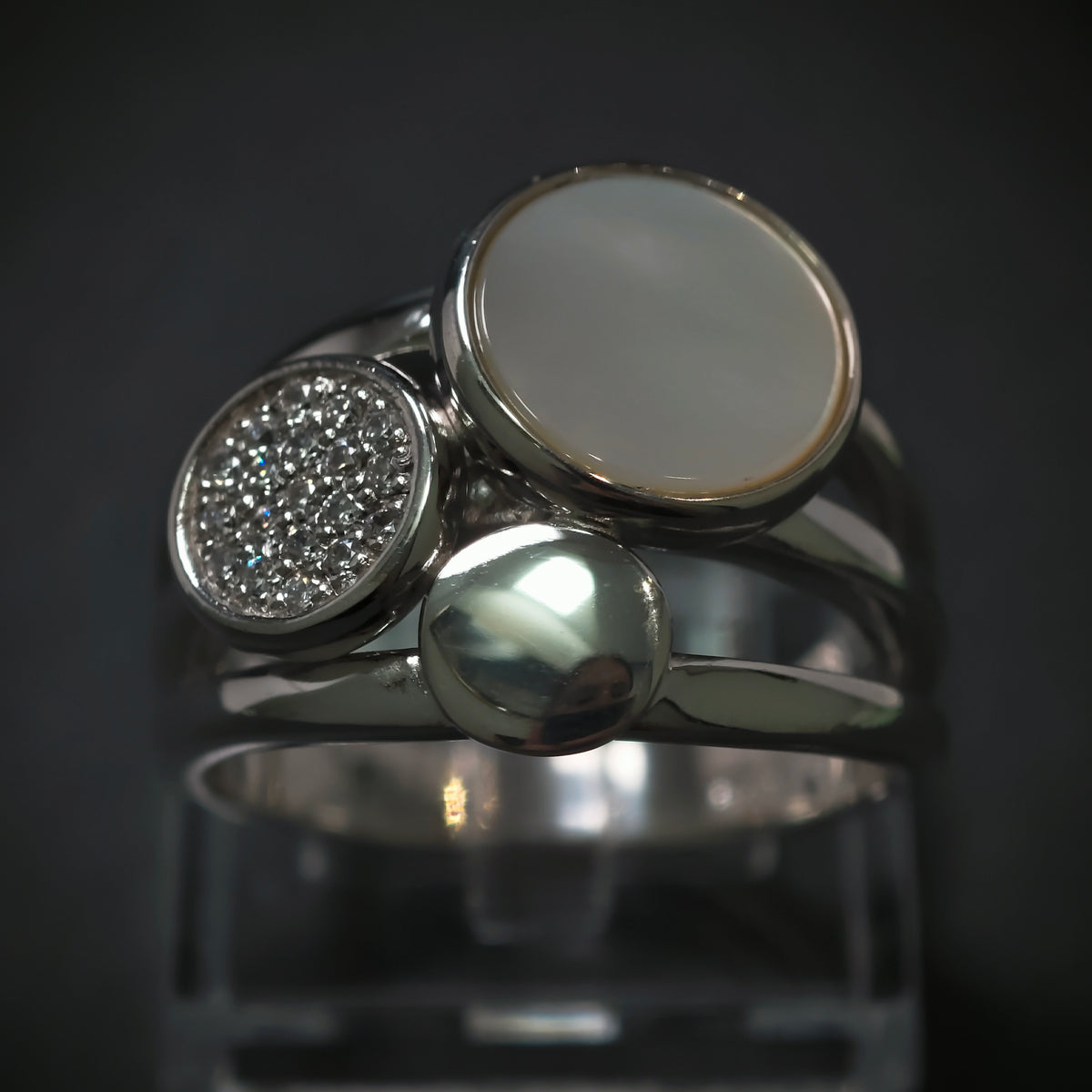 Ring 925/- Silber mit 1 Perlmuttplatte und 19 Zirkonias