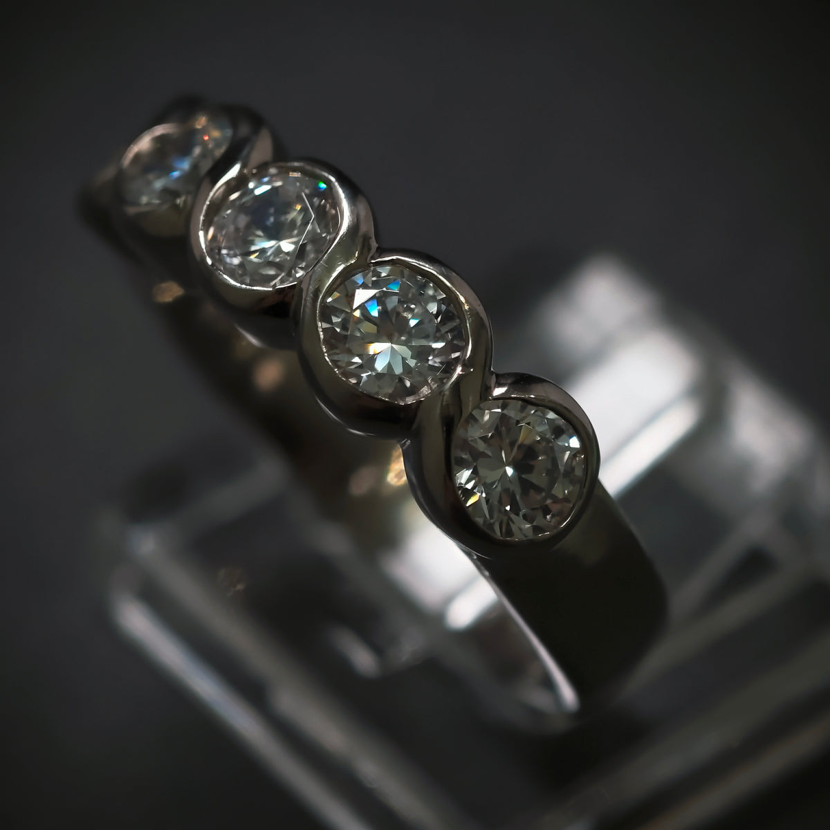Titanring mit 5 Zirkonias