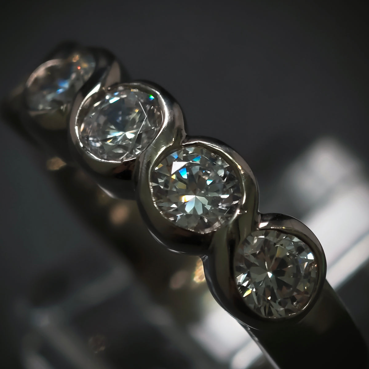 Titanring mit 5 Zirkonias