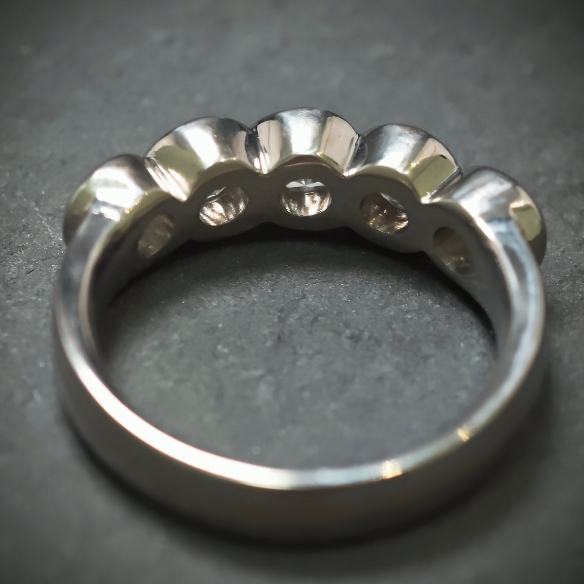 Titanring mit 5 Zirkonias