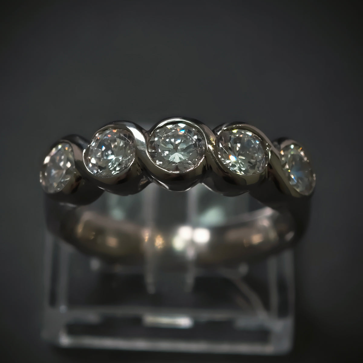 Titanring mit 5 Zirkonias